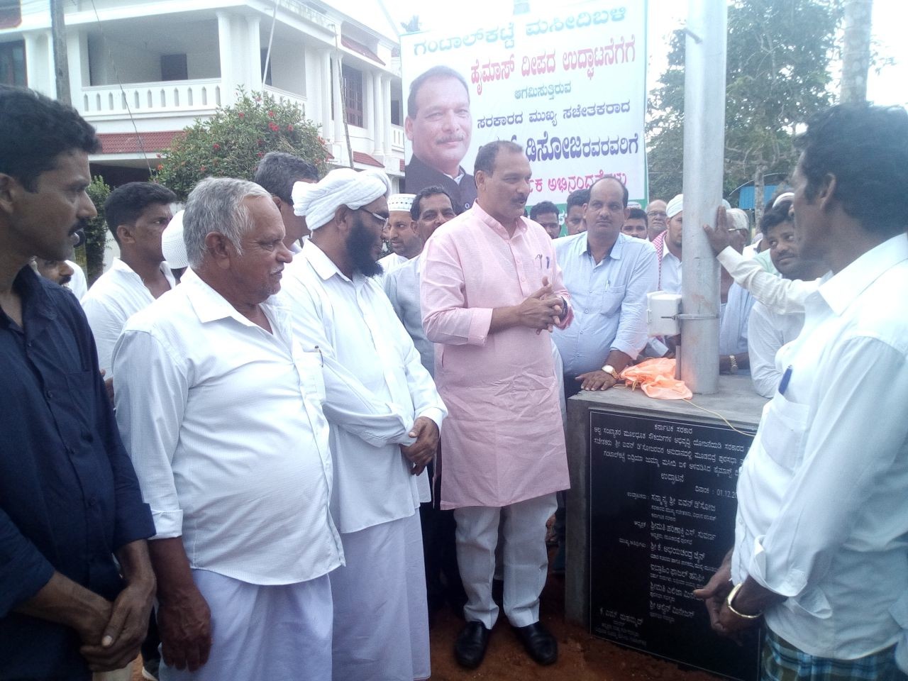 ಗಂಟಾಲ್‌ಕಟ್ಟೆ ಮಸೀದಿ ಬಳಿ ಹೈ-ಮಾಸ್ಟ್ ದೀಪ ಉದ್ಘಾಟನೆ